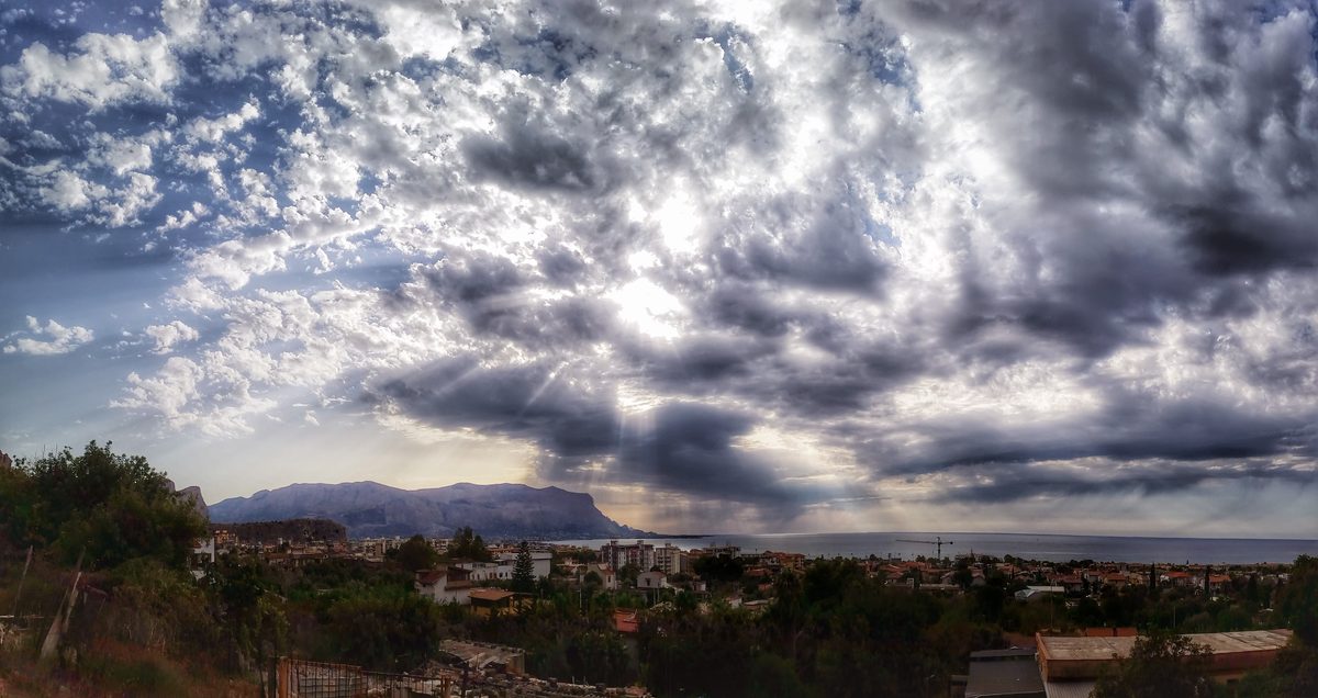 Fotografia del cielo di Roberto Spateri &mdash; Capaci (Palermo), 16 agosto 2014.