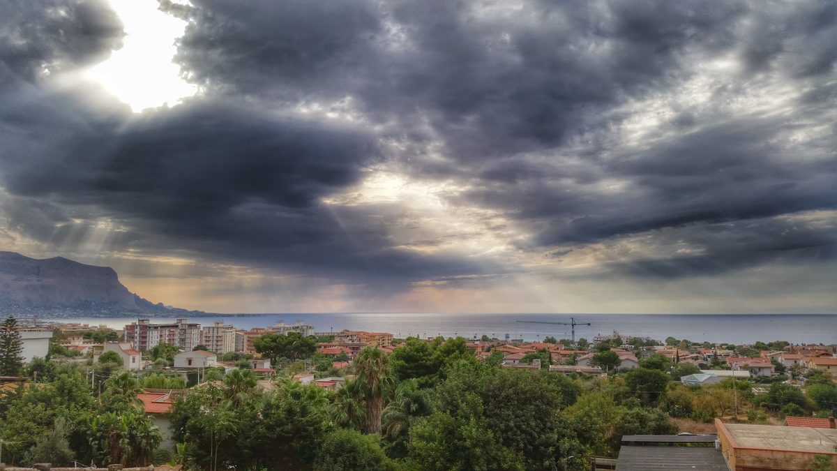 Fotografia del cielo di Roberto Spateri &mdash; Capaci (Palermo), 16 agosto 2014.