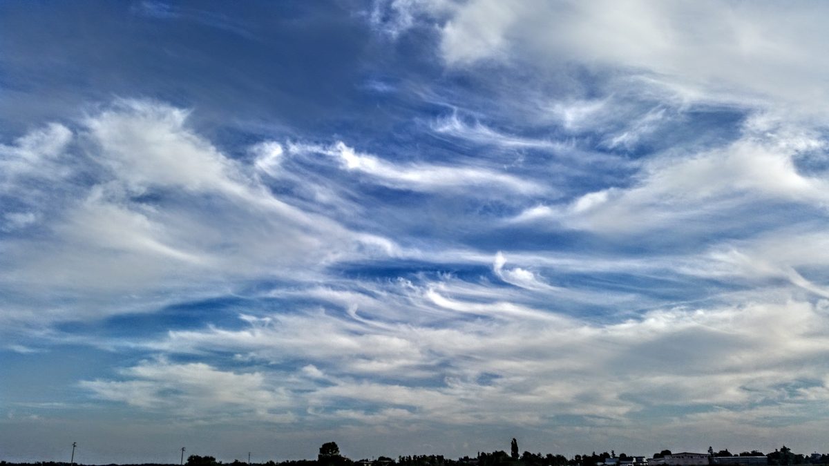 Fotografia del cielo di Roberto Spateri &mdash; Cameri (Novara), 11 ottobre 2015.