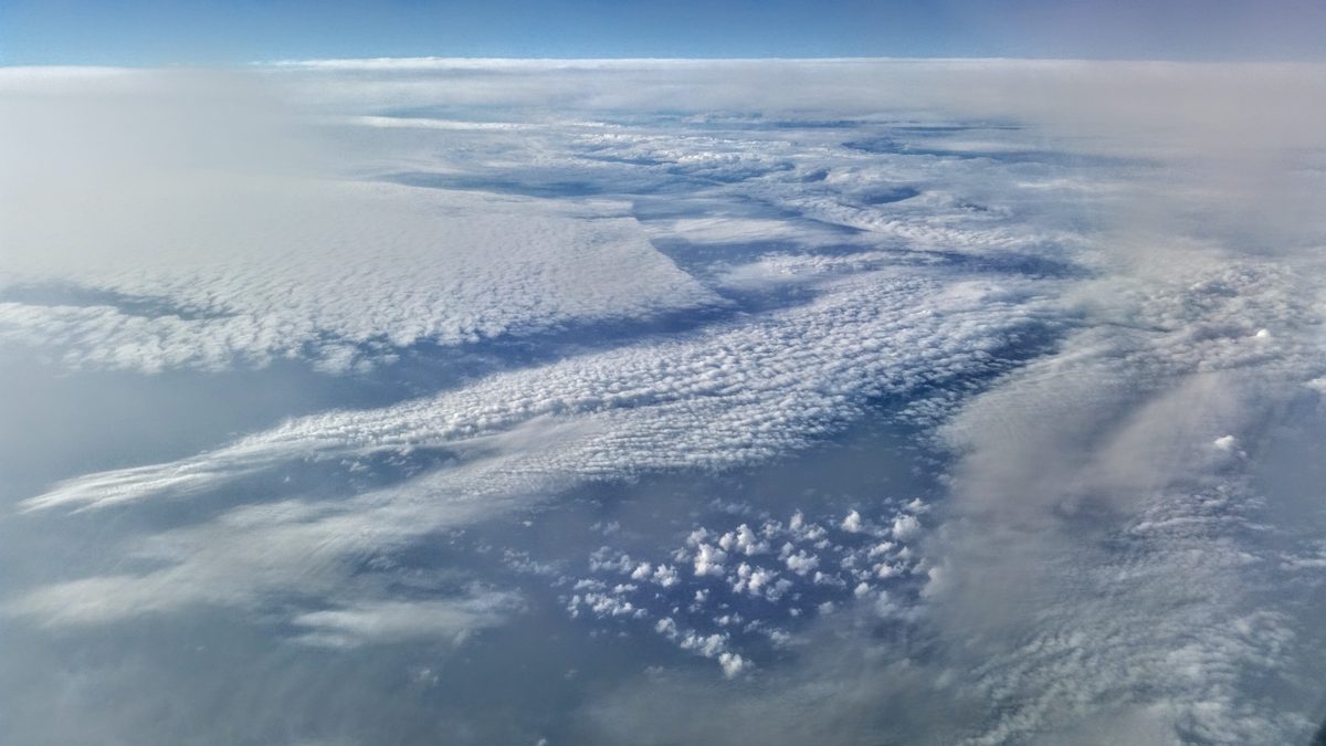 Fotografia del cielo di Roberto Spateri &mdash; In volo sul mar Tirreno, 21 dicembre 2015.