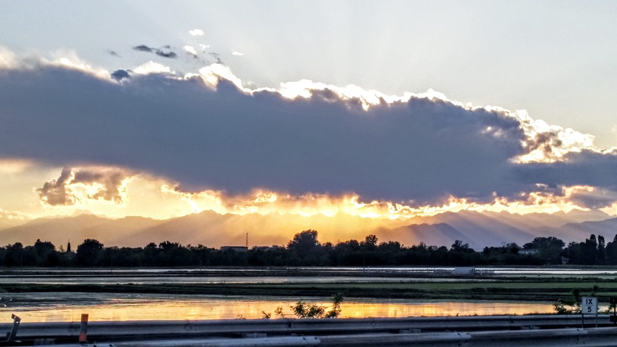 Fotografia del cielo di Roberto Spateri &mdash; Cameri (Novara), 15 maggio 2016.