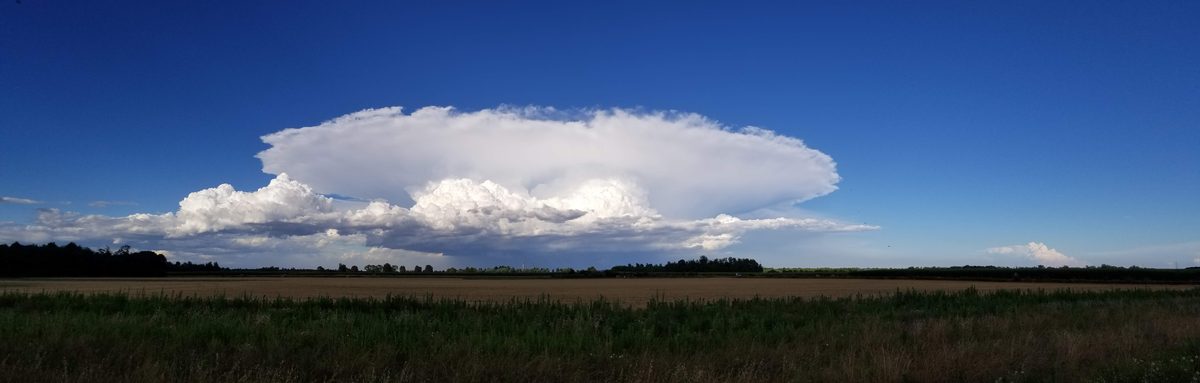 Fotografia del cielo di Roberto Spateri &mdash; Cameri (Novara), 6 luglio 2018.