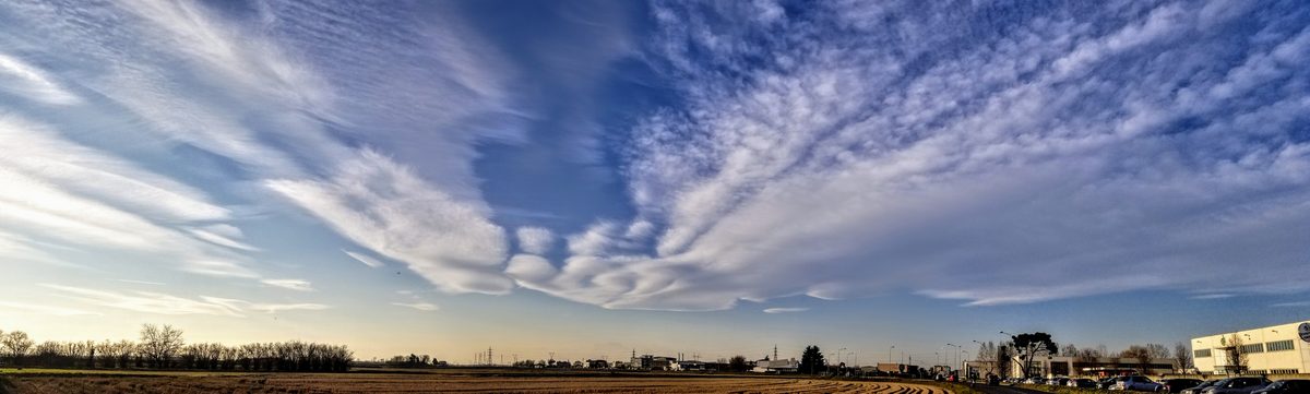 Fotografia del cielo di Roberto Spateri &mdash; Romentino (Novara), 20 febbraio 2020.
