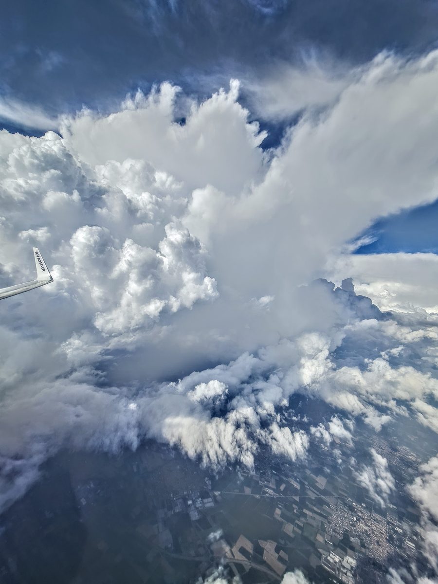 Fotografia del cielo di Roberto Spateri &mdash; Robecchetto con Induno (Milano), 25 luglio 2021.