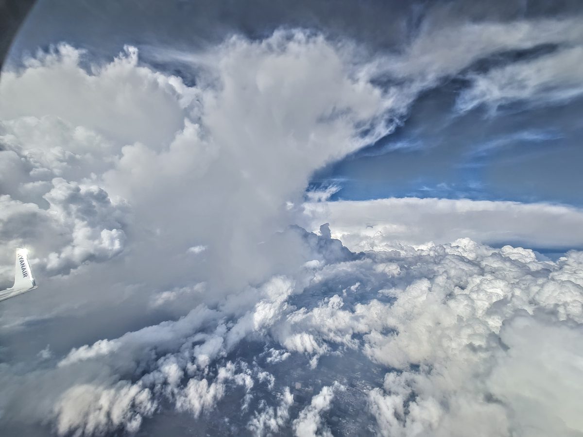 Fotografia del cielo di Roberto Spateri &mdash; Robecchetto con Induno (Milano), 25 luglio 2021.