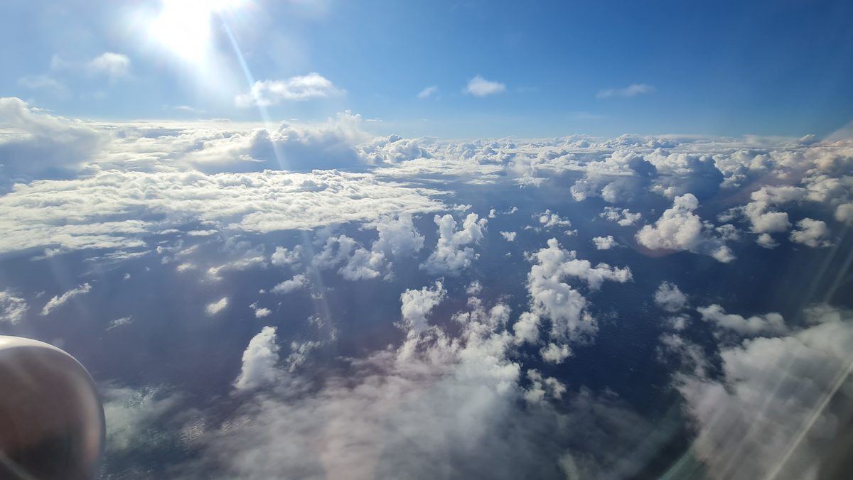 Fotografia del cielo di Roberto Spateri &mdash; In volo sul mar Tirreno, 10 gennaio 2022.