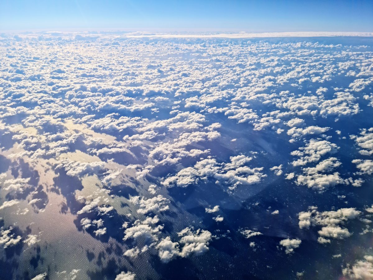 Fotografia del cielo di Roberto Spateri &mdash; In volo sul mar Tirreno, 10 gennaio 2022.