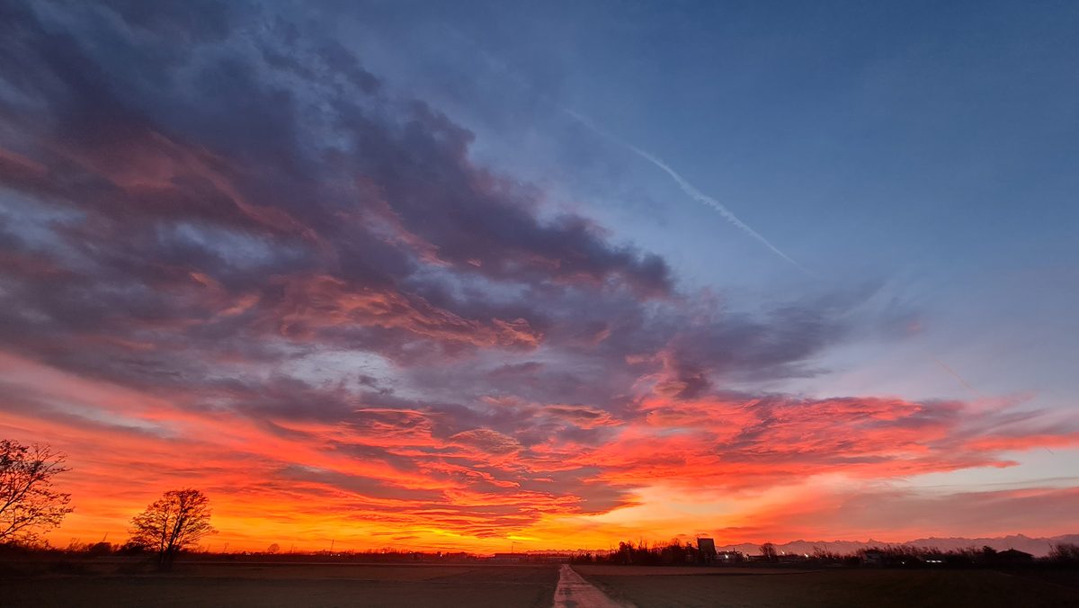 Fotografia del cielo di Roberto Spateri &mdash; Cameri (Novara), 3 febbraio 2023.