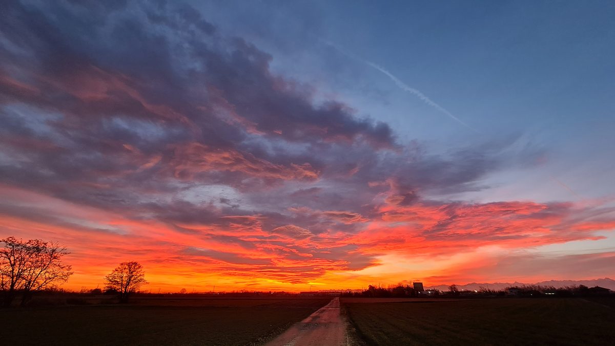Fotografia del cielo di Roberto Spateri &mdash; Cameri (Novara), 3 febbraio 2023.