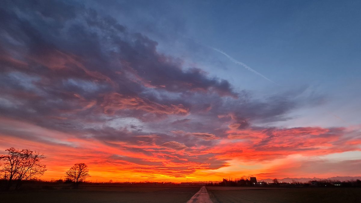 Fotografia del cielo di Roberto Spateri &mdash; Cameri (Novara), 3 febbraio 2023.