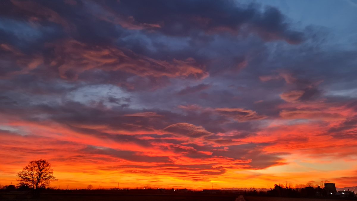 Fotografia del cielo di Roberto Spateri &mdash; Cameri (Novara), 3 febbraio 2023.