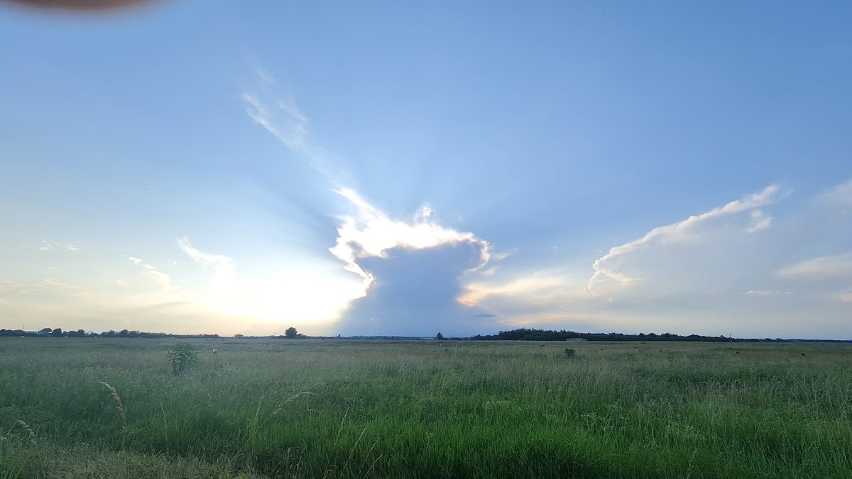 Fotografia del cielo di Roberto Spateri &mdash; Cameri (Novara), 7 giugno 2023.