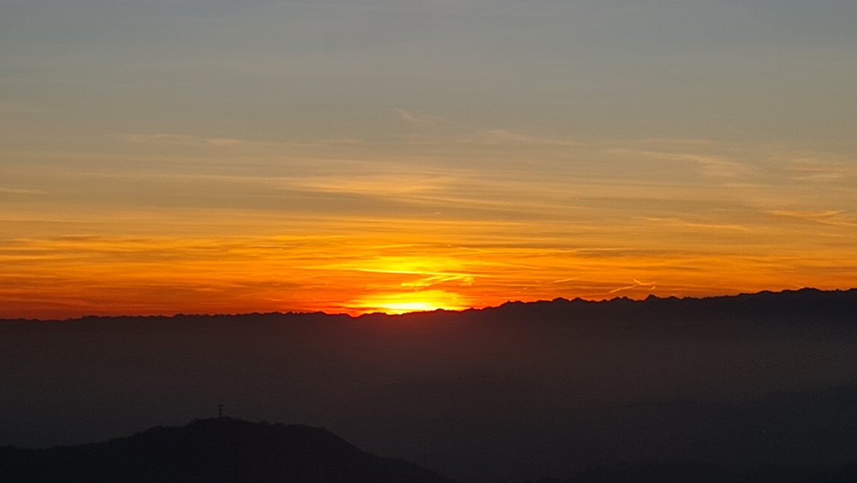 Fotografia del cielo di Roberto Spateri &mdash; Brunate (Como), 27 gennaio 2024.
