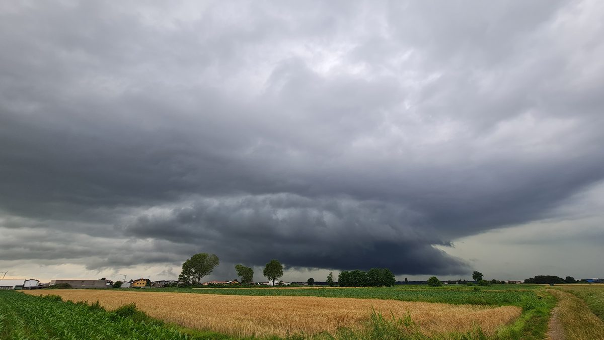 Fotografia del cielo di Roberto Spateri &mdash; Cameri (Novara), 11 giugno 2024.
