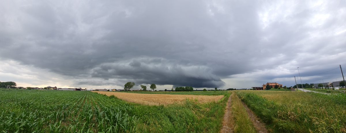 Fotografia del cielo di Roberto Spateri &mdash; Cameri (Novara), 11 giugno 2024.
