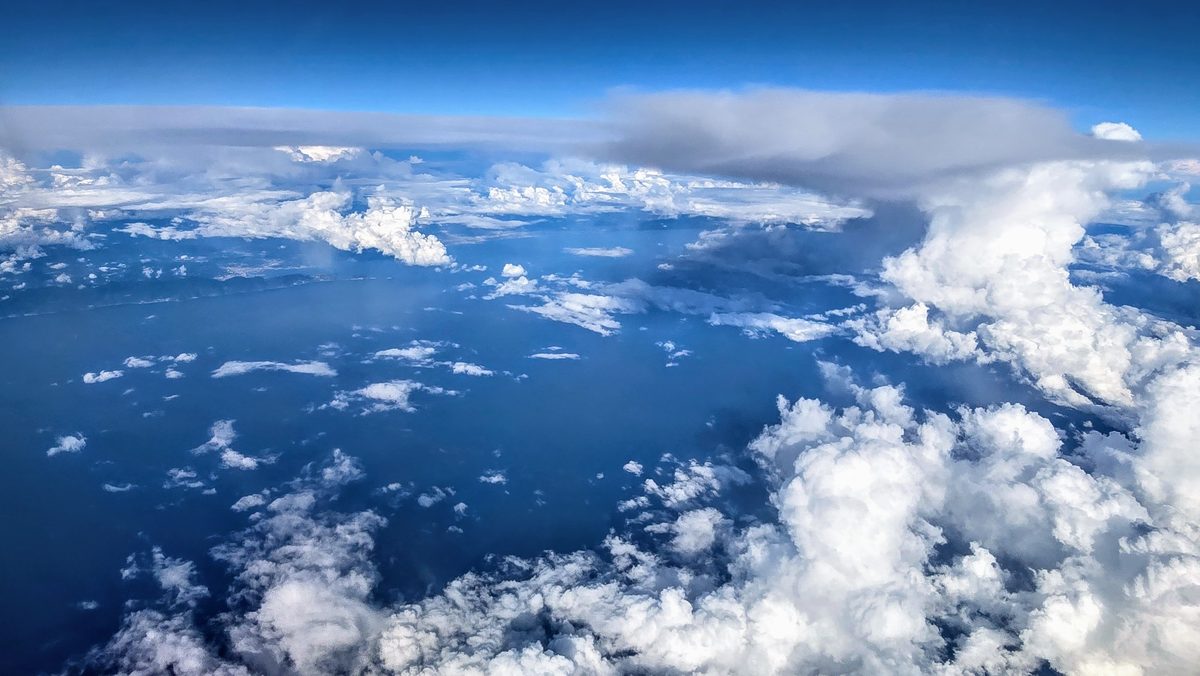 Fotografia del cielo di Roberto Spateri &mdash; In volo sul mar Ligure, 5 settembre 2024.