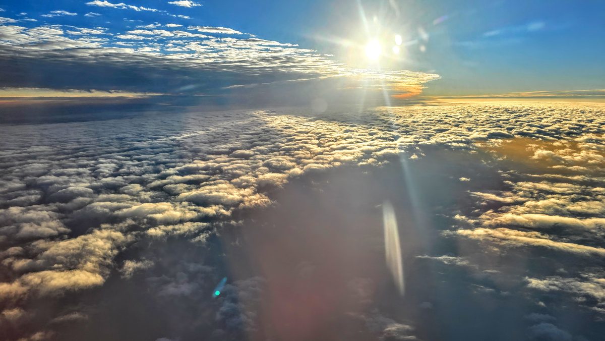 Fotografia del cielo di Roberto Spateri &mdash; In volo su Shanghai (Cina), 27 ottobre 2025.
