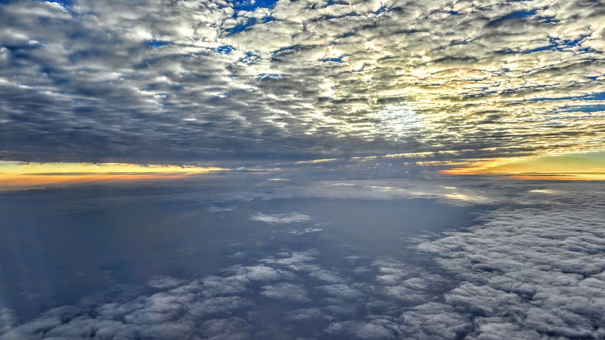 Fotografia del cielo di Roberto Spateri &mdash; In volo su Shanghai (Cina), 27 ottobre 2025.