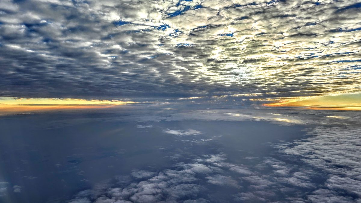Fotografia del cielo di Roberto Spateri &mdash; In volo su Shanghai (Cina), 27 ottobre 2025.