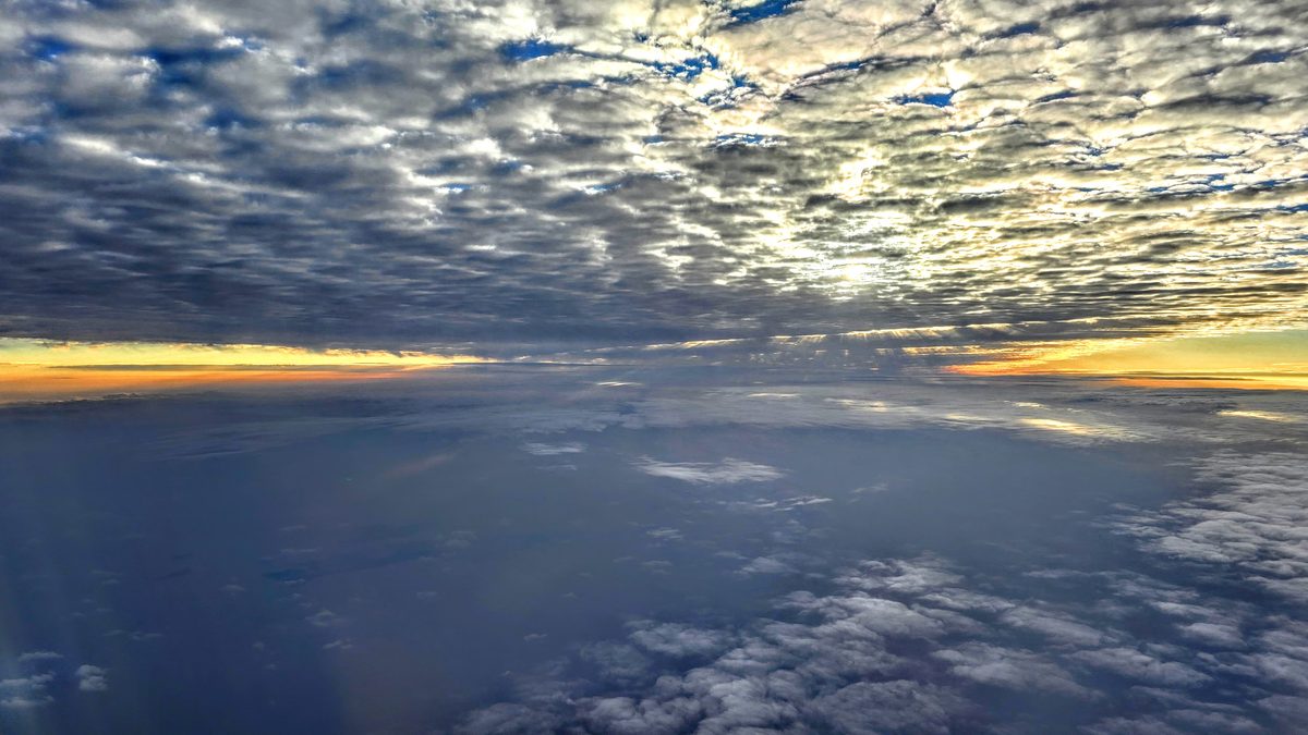 Fotografia del cielo di Roberto Spateri &mdash; In volo su Shanghai (Cina), 27 ottobre 2025.