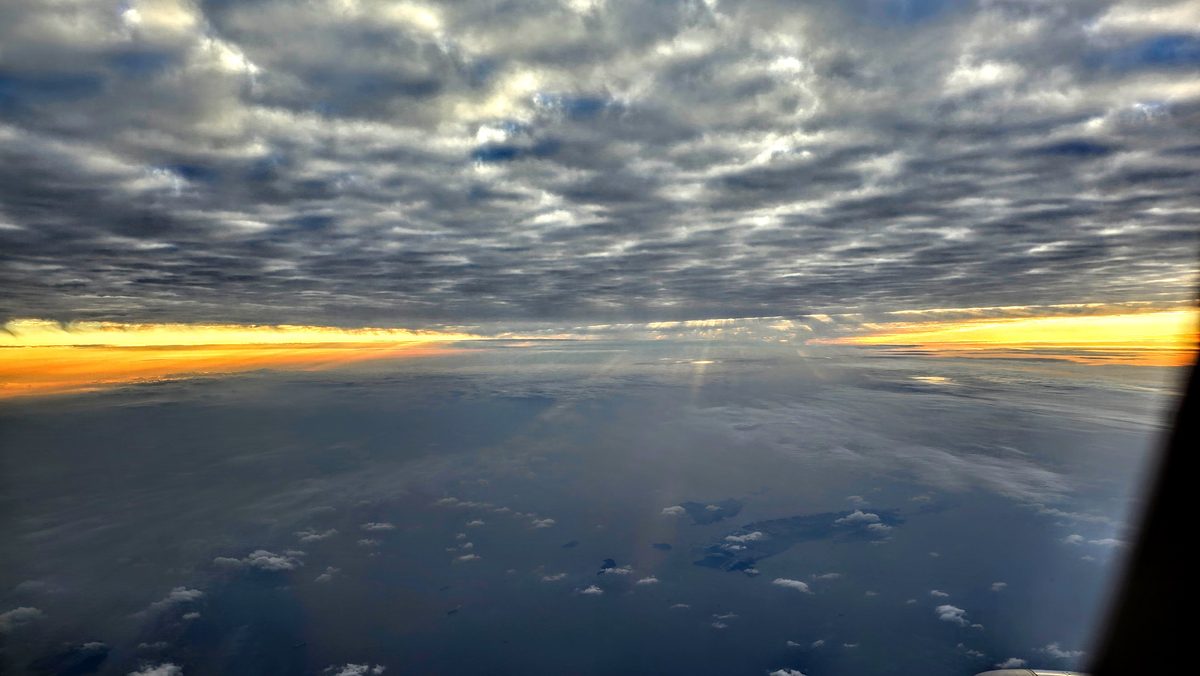 Fotografia del cielo di Roberto Spateri &mdash; In volo su Shanghai (Cina), 27 ottobre 2025.