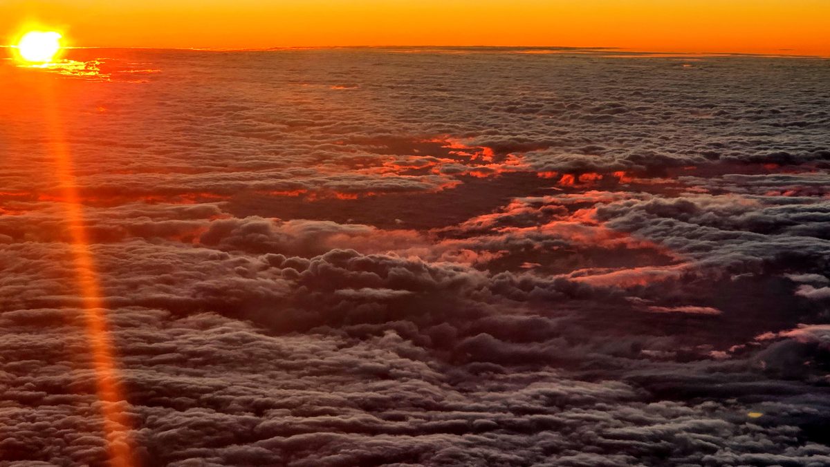 Fotografia del cielo di Roberto Spateri &mdash; In volo sul mar Cinese Orientale, 27 ottobre 2025.