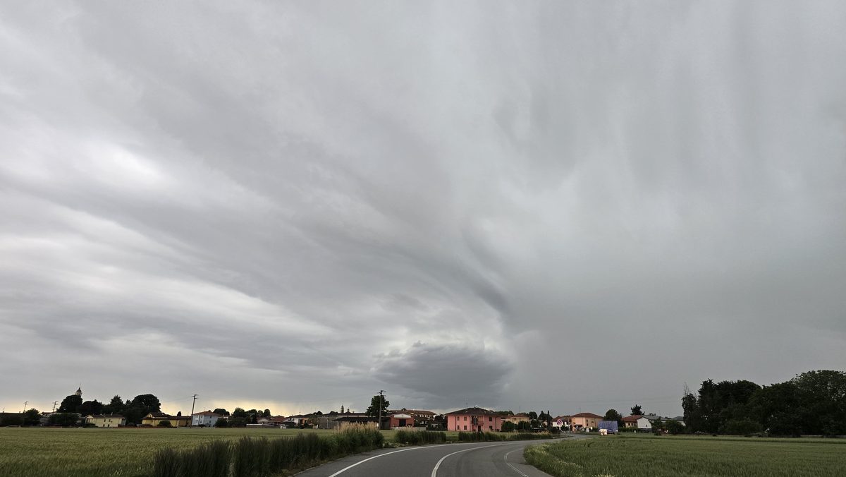 Fotografia del cielo di Roberto Spateri &mdash; Cameri (Novara), 14 maggio 2026.